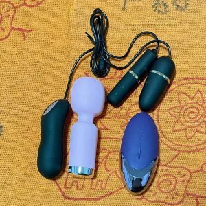 ローターコレクション 小さな振動が、途切れることなく続いていく。 強くはないけれど、止まらない。 その持続が、理性をやわらかくほどいていく。